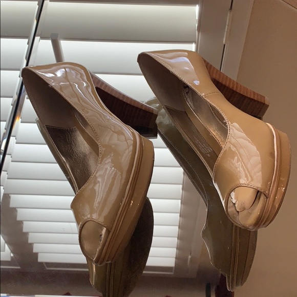 Peep-toe Pump - Picture 4 of 11